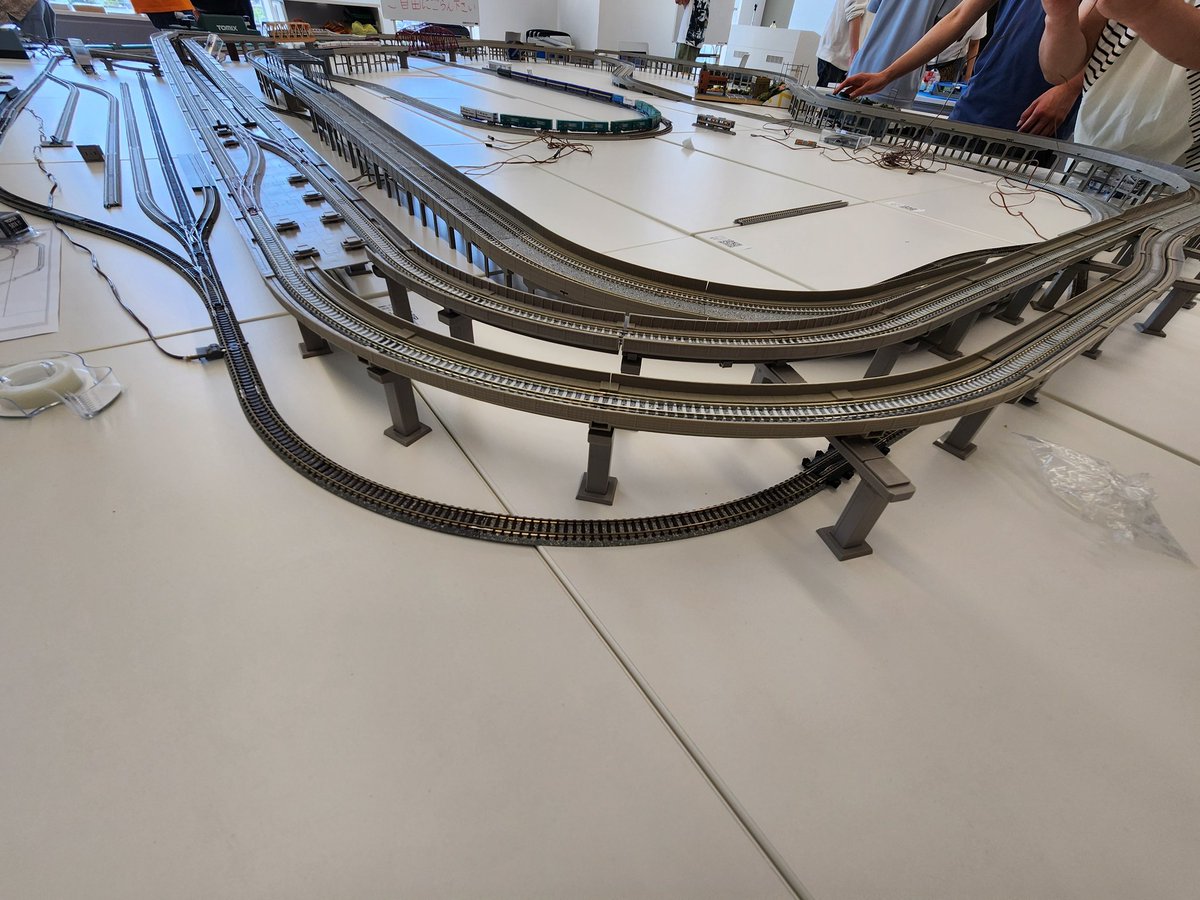 sgurailway's tweet photo. おはようございます！
本日、新札幌キャンパスにて
光曜祭を開催しています
鉄道研究会は10:30～17:00まで
3階 306教室
アクティブラーニング室にて
鉄道模型の展示走行
鉄道の資料と部品の展示を行います

たくさんのご来場をお待ちしております https://t.co/EgzSPHBlRl