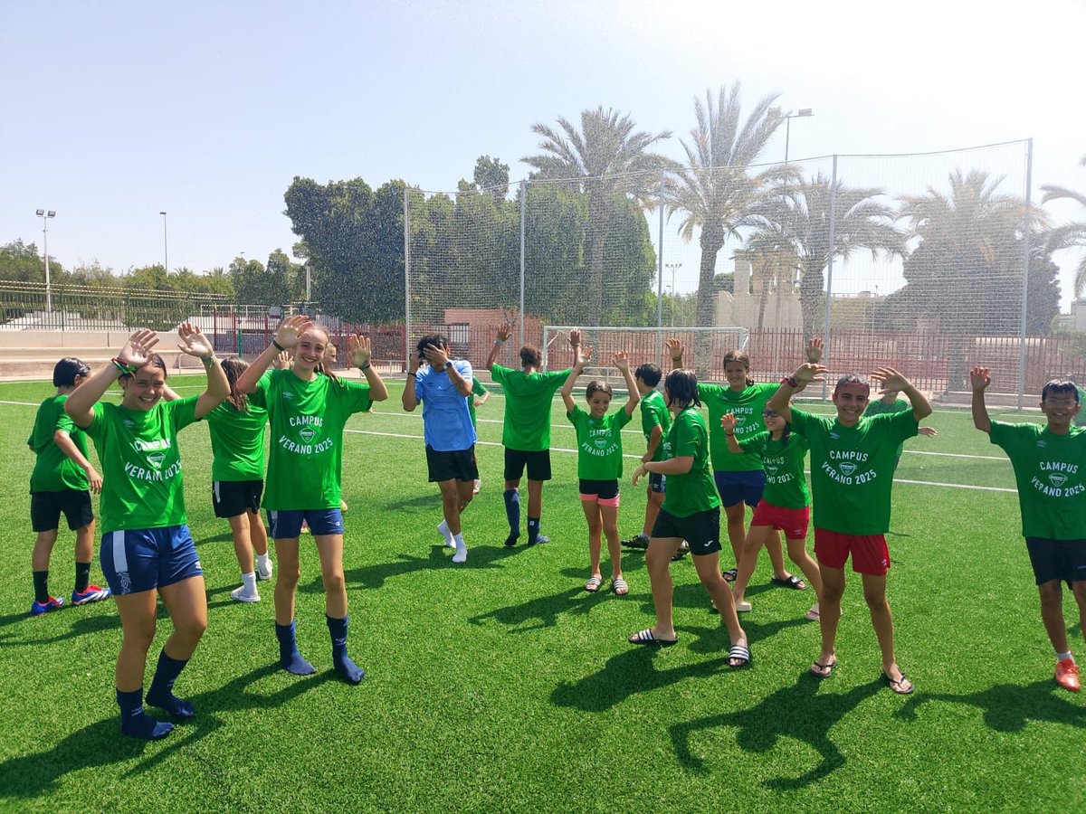BonavistaCF's tweet photo. GALERÍA I ¡Aquí no se para! 1º semana del Campus de Verano Bonavista 2025 🌞⚽

#familiabonavistacf❤️💙 https://t.co/Pt2269NHFh
