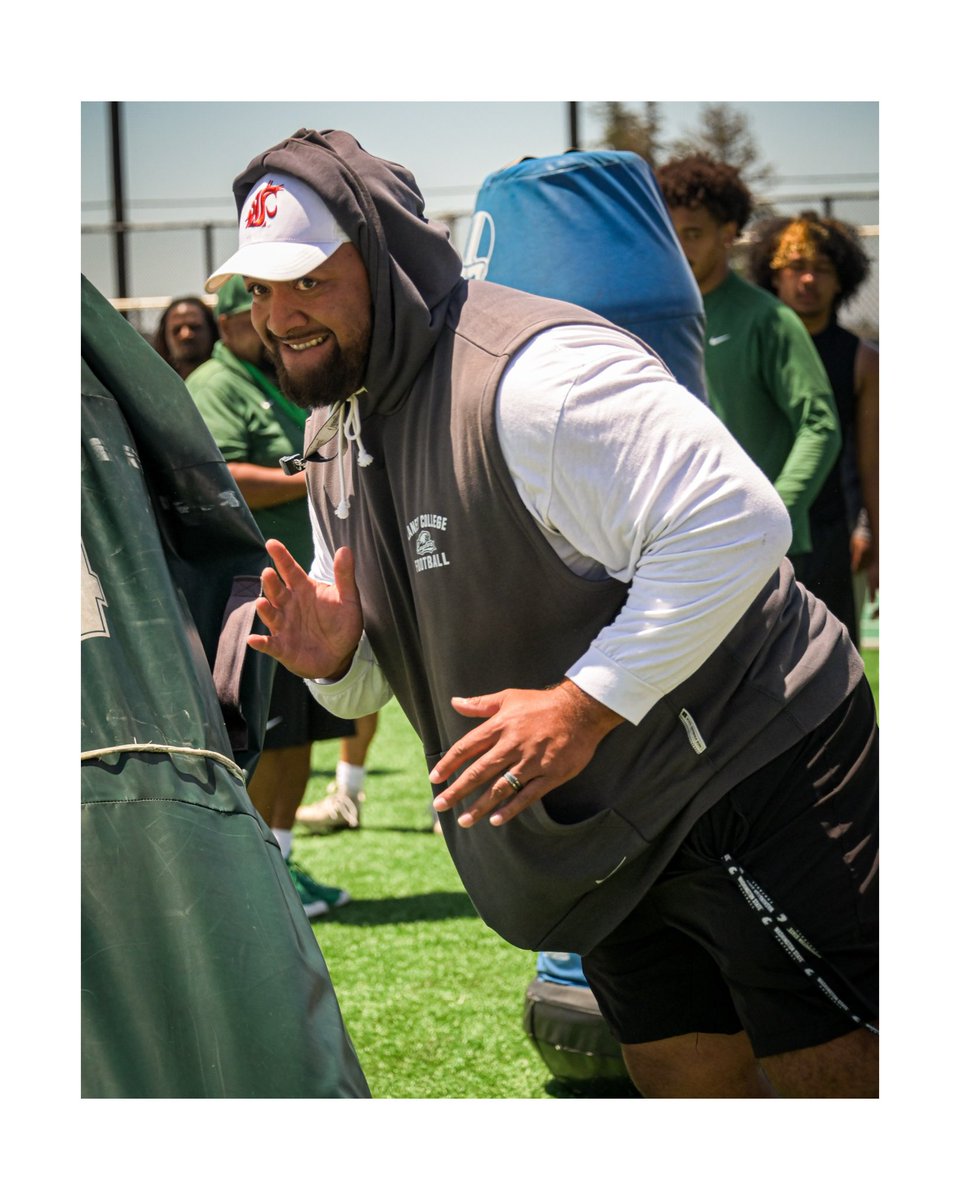 LaneyCollegeFB's tweet image. At Laney, our coaches don’t just talk the talk — they live it. Their passion, experience, and energy are why they’re here. And why we trust them to lead the way.
This is why they coach. This is why we follow. 💯💪🏽
#LaneyBuilt #LaneyFootball #JUCOProduct #BayAreaFootball