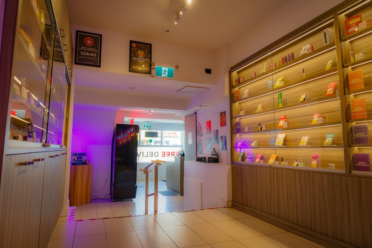 arcannabisstore's tweet image. Your neighborhood’s new favorite stop.
Clean lines, calm energy — right here on Victoria Dr.
📍 6528 Victoria Dr
#ARCannabis #SubtleLuxury #ARCStyle