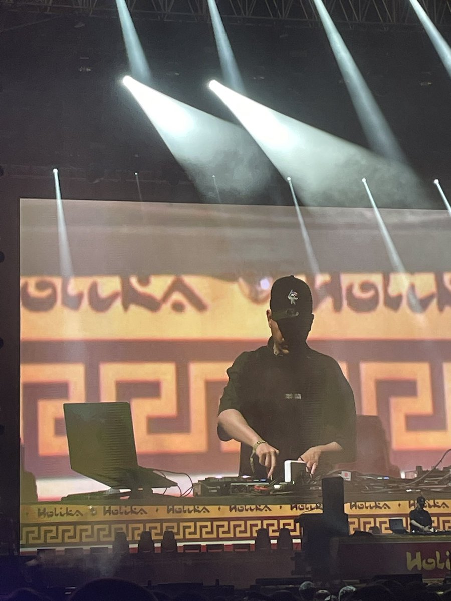 4 am en la Rioja viendo a mi colegon <a href="/YoAlexMartini/">AlexMartiniDj</a>