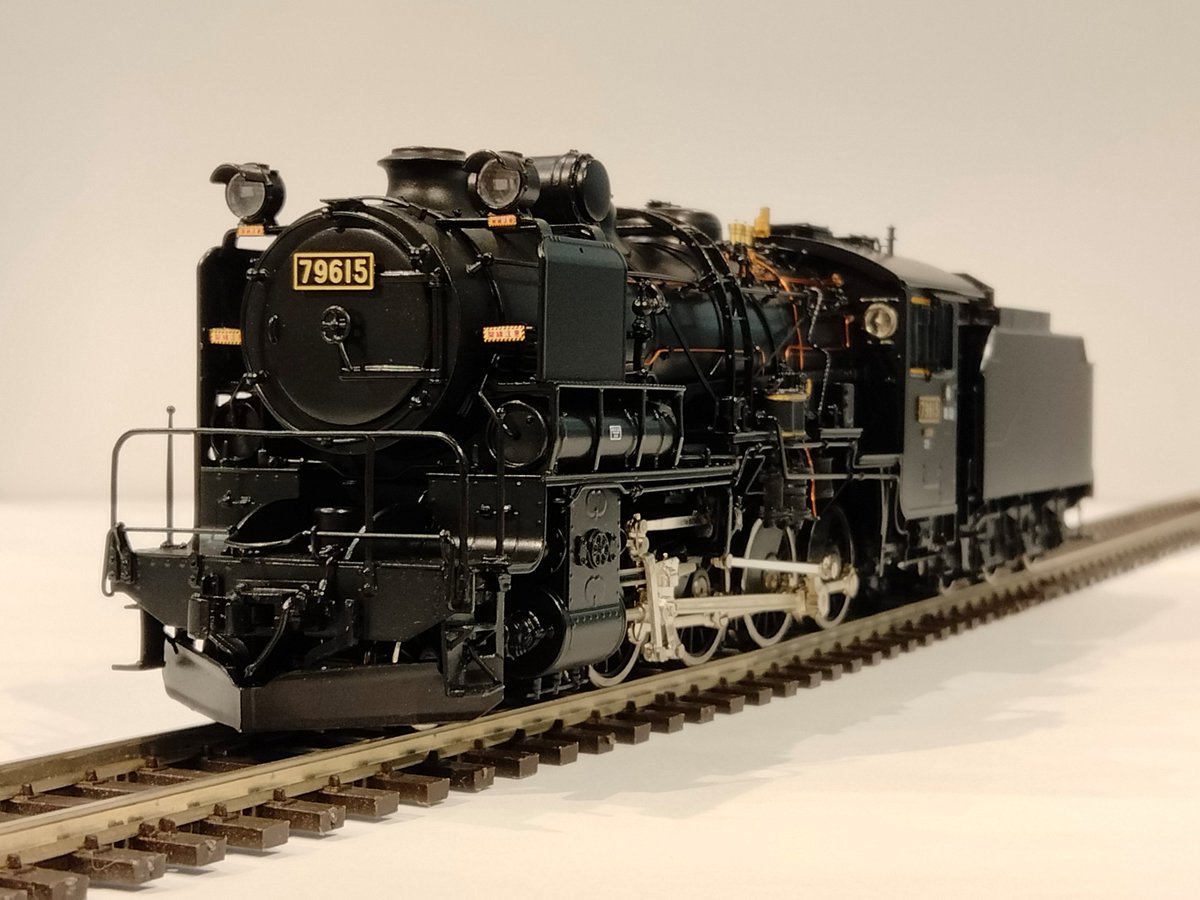 ＜新製品発売のお知らせ＞
天賞堂 1/80スケール ハイグレードモデル
真鍮製 9600形 主灯2灯仕様 ¥616,000（税込）
本日より発売です！
機種は9600形79615号機（品番11097）・79616号機（11098）・
79618号機（11099）の3種類です。
以前アップした細部にわたる作り分けのツイートもご覧下さい！