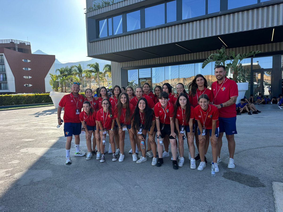 BonavistaCF's tweet photo. 🏆 Imágenes de nuestro Cadete A femenino disputando en el dia de ayer el Torneo Summer Esei cup Torneo Nucia 2025.

#familiabonavistacf❤️💙 https://t.co/P2gfHt6I1o