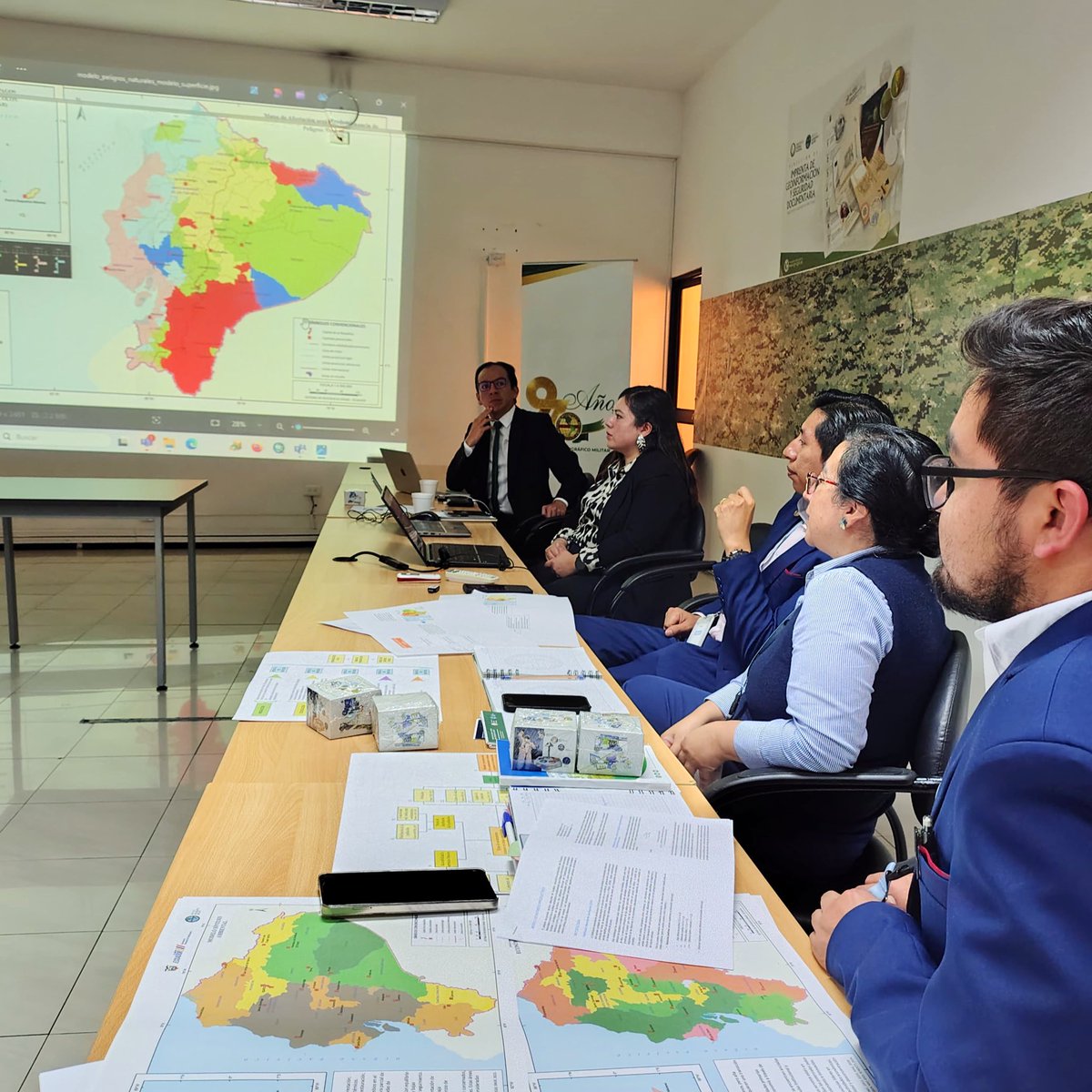 🟡 Los equipos territoriales y de información de la Secretaría Nacional de Planificación se reunieron con el <a href="/IGM_Ecuador/">Instituto Geográfico Militar</a> para fortalecer el trabajo colaborativo en la construcción de la ETN - Estrategia Territorial Nacional del Plan Nacional de Desarrollo 2025-2029.

Durante la