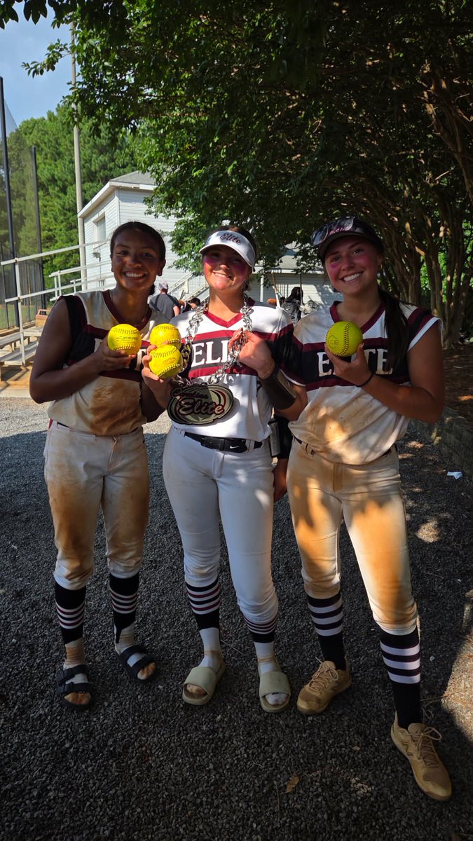 Bomb squad showed up today proud of my girls, ready to do work tomorrow #DOWORK 
<a href="/Adrianna_Gomez5/">Adrianna Gomez</a> <a href="/EliteGulick09/">Carolina Elite Gulick</a>