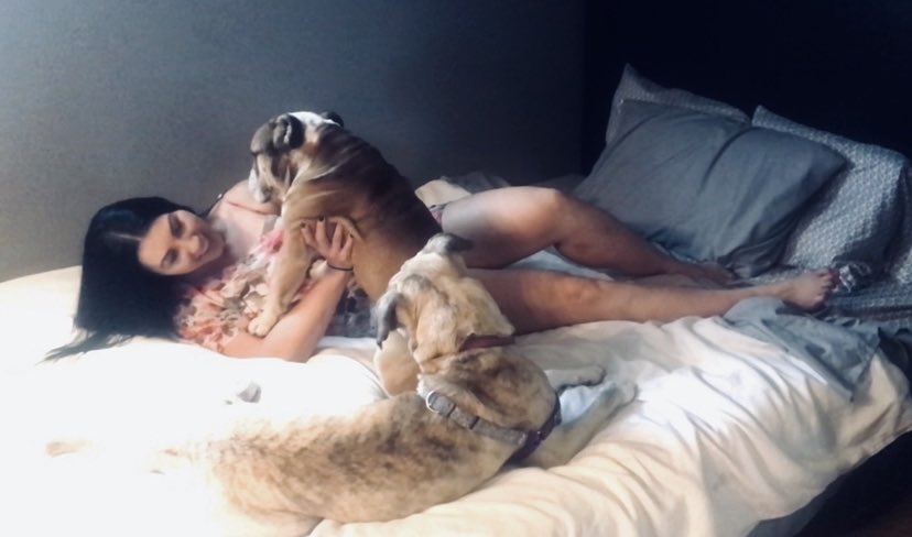 NOVAwrestler's tweet image. Just drove 3 hours to visit my dogs back in my hometown for two hours, now Iโm driving 3 hours back to my place. Is it weird or is it a doggo motherโs love?
#dogmom #Bulldogs #staffy