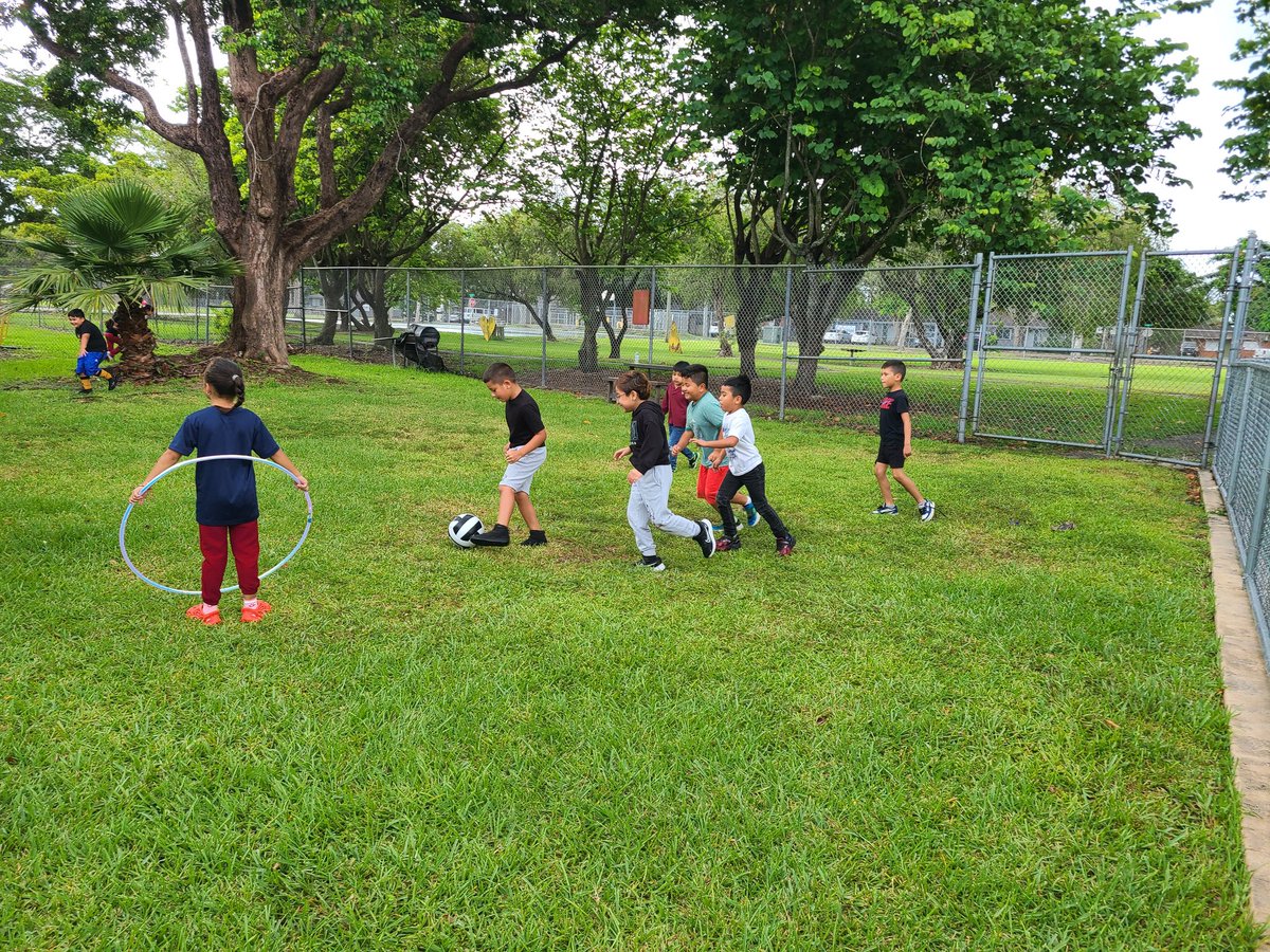 mdcpsmigrant's tweet image. Our students at South Dade Center enjoy learning while having fun with games indoors as well as outdoors.

M-DCPS Smart Start Summer Camp
#YourBestChoiceMDCPS
#Summer305
@SuptDotres
@MDCPSTitleI
@MDCPS