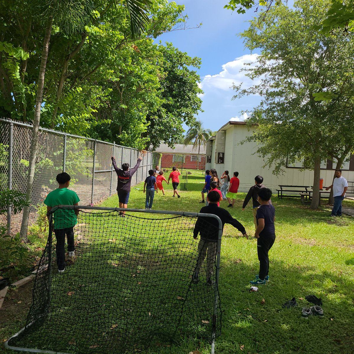 mdcpsmigrant's tweet image. Our students at South Dade Center enjoy learning while having fun with games indoors as well as outdoors.

M-DCPS Smart Start Summer Camp
#YourBestChoiceMDCPS
#Summer305
@SuptDotres
@MDCPSTitleI
@MDCPS