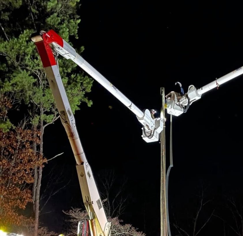 GeorgiaPower's tweet image. Severe weather, including powerful winds and heavy rain, have and will continue to impact the state throughout the night. Our crews are working and repairing damage as soon as conditions allow and it&apos;s safe to do so, with flash flooding conditions in many areas. Thank you for…