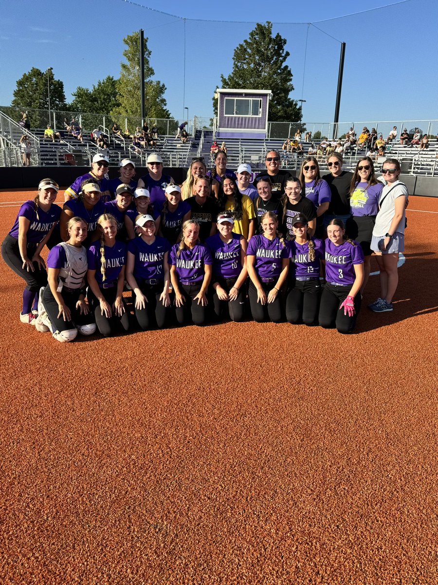 Thanks to all the alumni who came out for alumni night! Once a Warrior always a Warrior! 💜💛