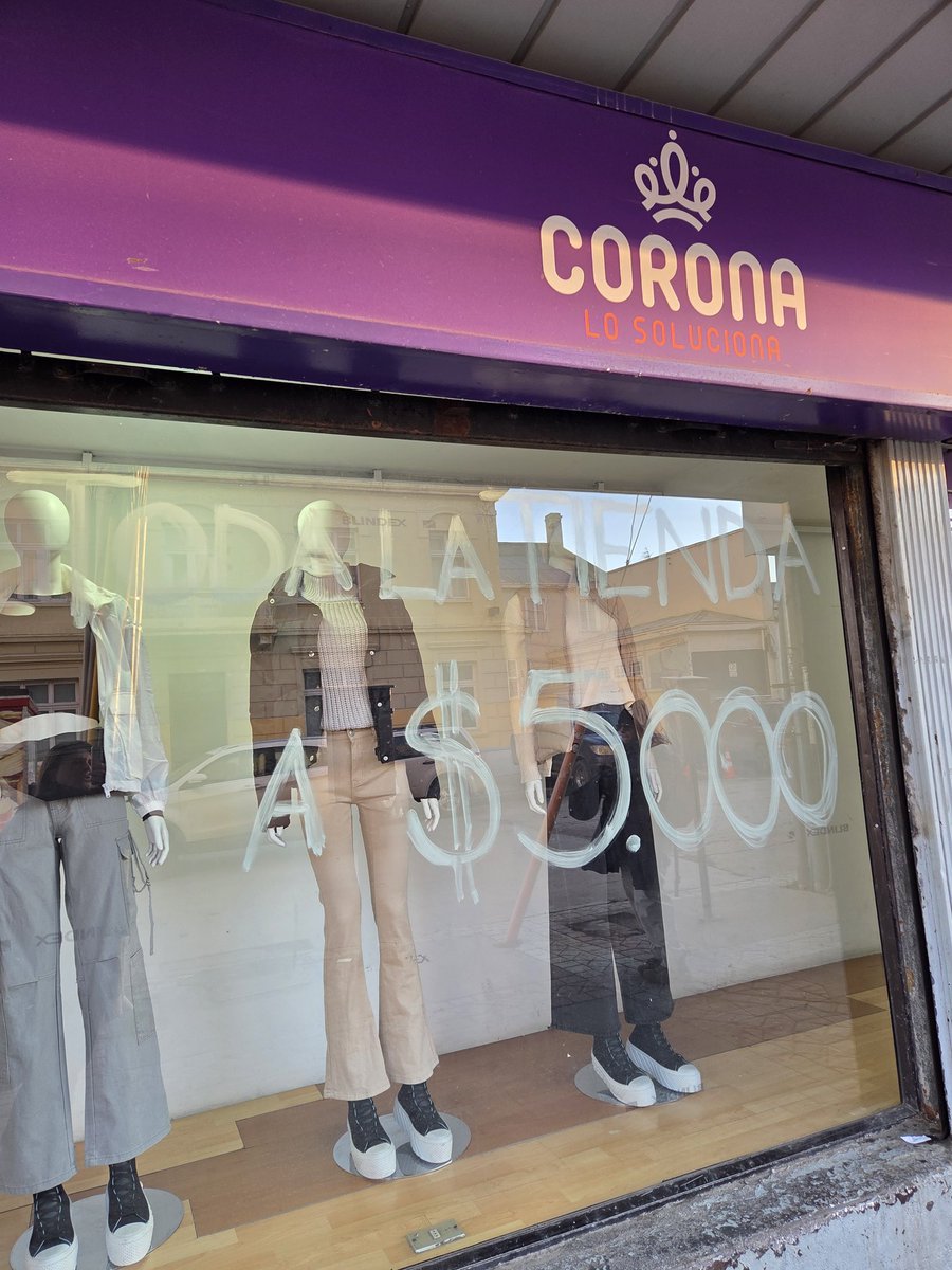 Filas en la tienda #Corona en el centro de #PuntaArenas 😳😳😳#PUQ #Magallanes