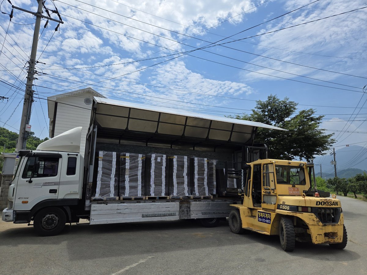 주무한 복숭아 포장 상자가 도착했다.