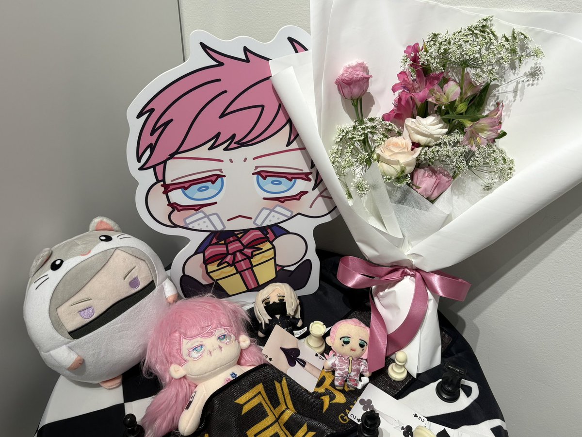 2025 하이타니 린도 생일 카페 주최님께서 꽃다발을 선물해주셨습니다. 

무사 개최를 응원하겠습니다. 

<a href="/H_rindo_2025/">2025 하이타니 린도 생일카페</a>