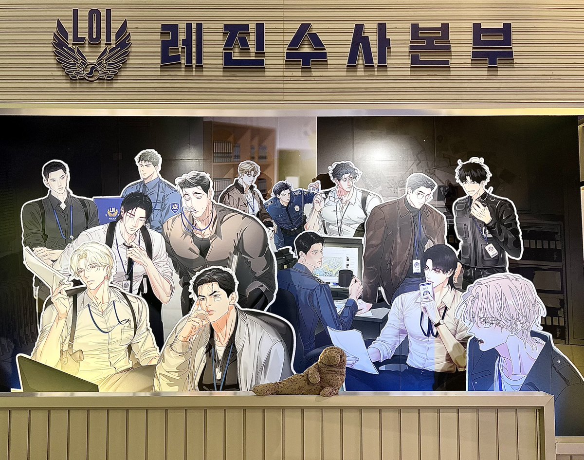 magnus visits the popup 🦭