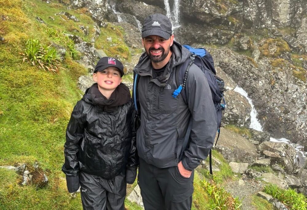 Blind Liverpool army veteran is taking on huge Five Peaks climb with his nine-year-old son ⛰️

👉 theguideliverpool.com/blind-liverpoo…