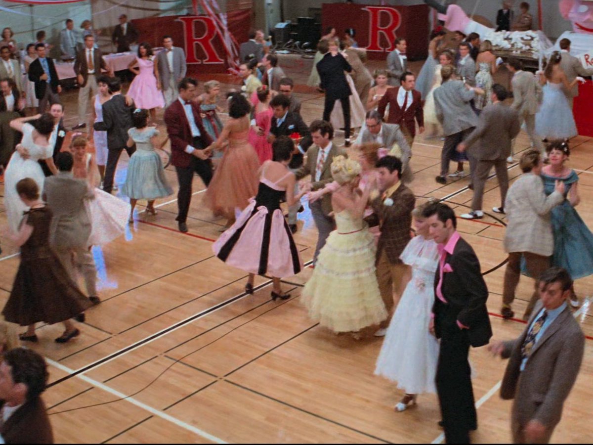 ⏰ Horarios para hoy:

18:30 apertura de puertas
19:30 Grease Bang Bang Show
22:00 final sesión
23:30 Fiesta en Victoria Eugenia Club

🎟️ Entradas agotadiiiiisimas para el Principal

🎫 Últimas entradas disponibles para la fiesta en la sesión🕺🏻💃

+Info DM