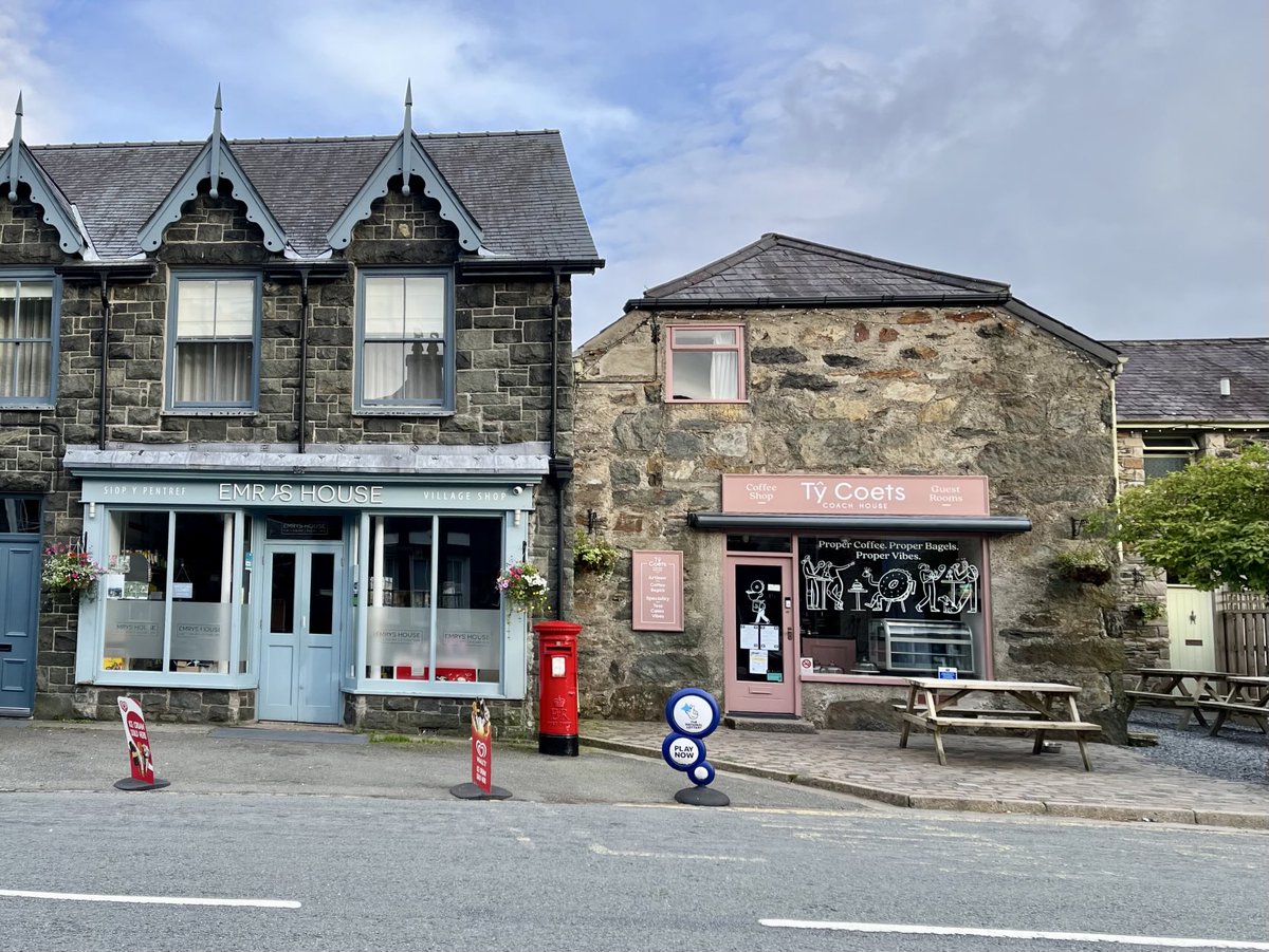 Kathryn11Baird's tweet photo. After a lovely few days in Beddgelert, I’m remembering the highlights. Seeing this for #PostboxSaturday was one of them. #EasilyPleased https://t.co/Zed8DyUCW7