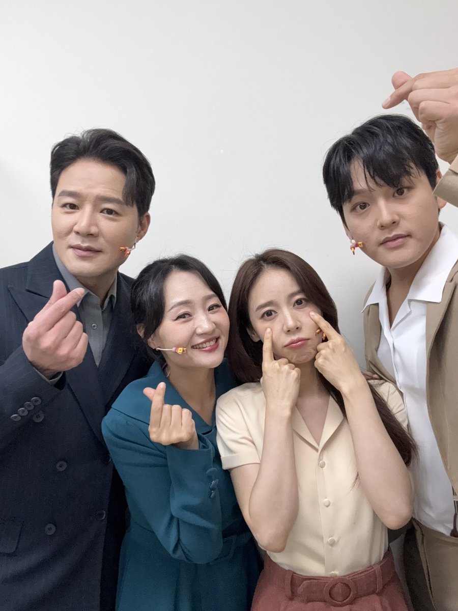 #뮤지컬 #라흐헤스트

"이 길 끝에 다시 만날 우리가
어떤 모습일지 기대가 돼"

#이지숙 #김종구 #홍지희 #임진섭 배우와 함께한 라흐 헤스트 in 안양, 둘째 날!
함께해주신 관객분들께 감사드립니다!