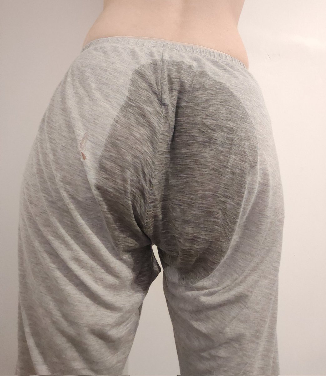LesbiPottytrain's tweet photo. The heatwave has been really bad here, but the good point is that it makes my wife drink A LOT, and thus piss a lot 🤭 She woke up like this today like the adorable bedwetter she is 🤭 #bedwetting #peepants https://t.co/76xjuO2xAY