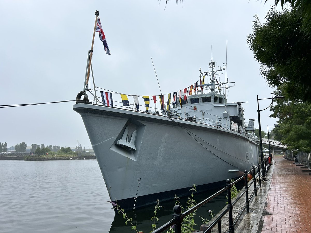 HMSLedbury's tweet image. A wet day here in #Cardiff, but it won’t stop us from recognising @ArmedForcesDay. 🇬🇧 🏴
We’ve dressed ship overall to mark the occasion.
#SmallShipsBigImpact
@abports21 @HMSCambria @WG_Communities @WelshGovernment