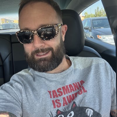 ohitsern's tweet photo. #NewProfilePic https://t.co/qYqvJLYY2I