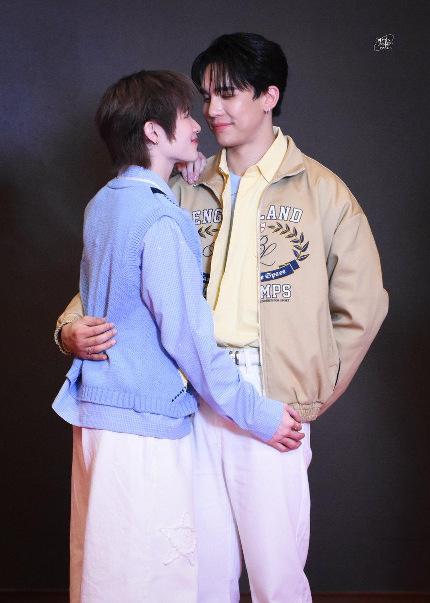 moonstar55531's tweet photo. 28062025 #NANYUEJIMaxNatFansign

ท่านี้ขอมองตานาน ๆ หน่อย 🥰
@mmaxmaxxxx @natasittttt 

#mmaxmax #natasitt #MaxNat https://t.co/zUvp5LJyTC