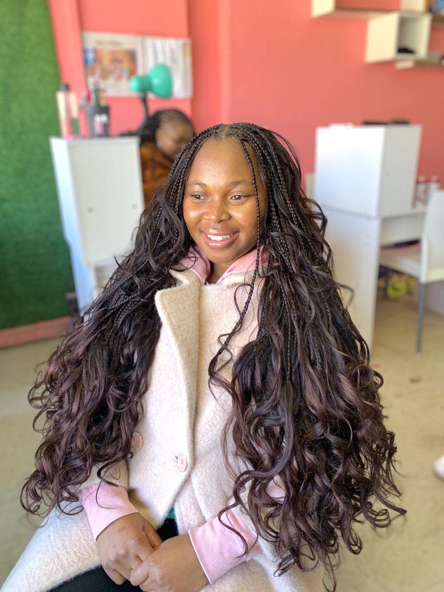 BofeloDee's tweet photo. Your next new hairdresser 🙋🏻‍♀️
WhatsApp 68771466 to book an appointment 
These ⬇️M650 including hairpiece and hairwash 
📍speedy complex near main circle https://t.co/d8SGQGWMkA