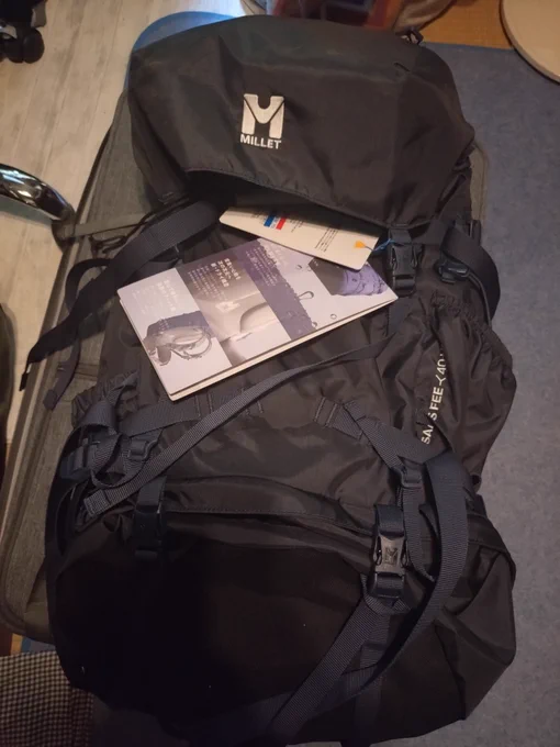 ベースアンプの入れ物をキャリーから登山用リュックに更新しました。 これで地面でガタガタしながら運ばないで済むね。
