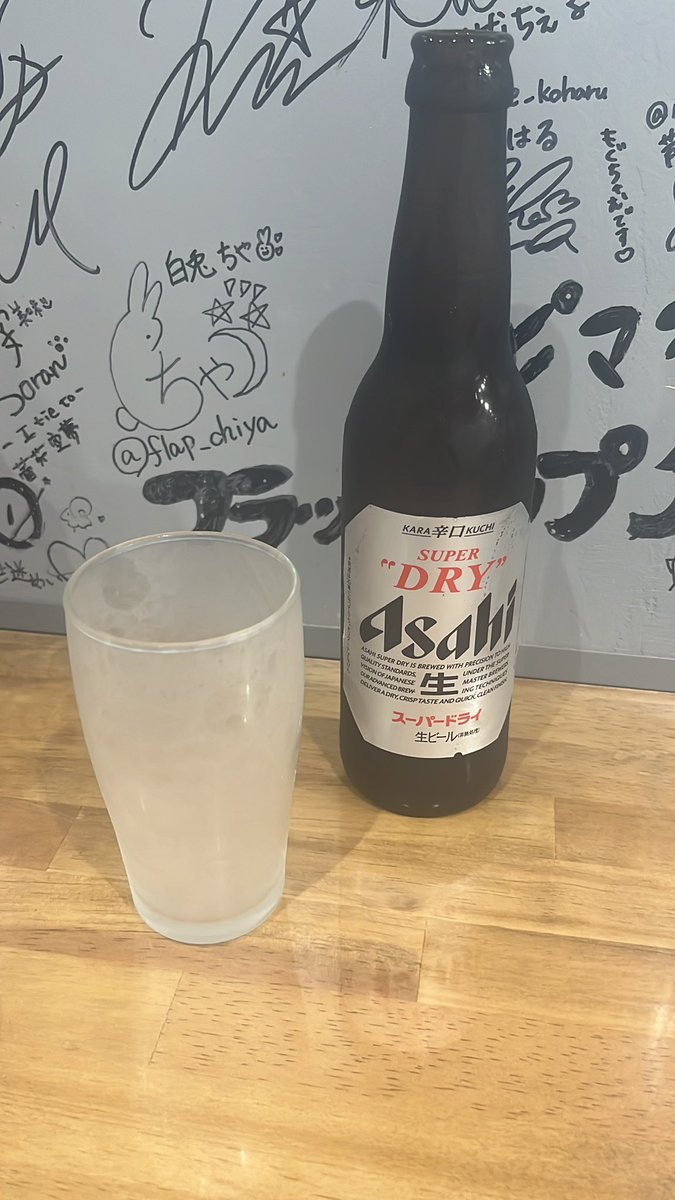 カツ丼マン (@katsudonboyz) on Twitter photo 明日はミルキドツアー福岡編!
自ら作った曲のギター弾くシリーズです!
バンドでやるとカッコいいわ!
メンバーはお馴染みの中年バンドです。笑
一足先に今日はおやすみ 明日はミルキドツアー福岡編!
自ら作った曲のギター弾くシリーズです!
バンドでやるとカッコいいわ!
メンバーはお馴染みの中年バンドです。笑
一足先に今日はおやすみ