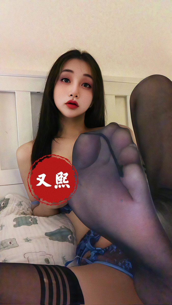 贱狗，还把立刻给妈妈舔脚！

一会妈妈踩废你的狗jj

#TS #人妖 #女王 https://t.co/Cd7a4siCI6