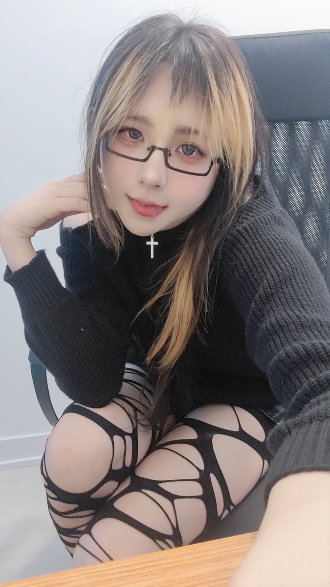 想看足底嘛？变态w