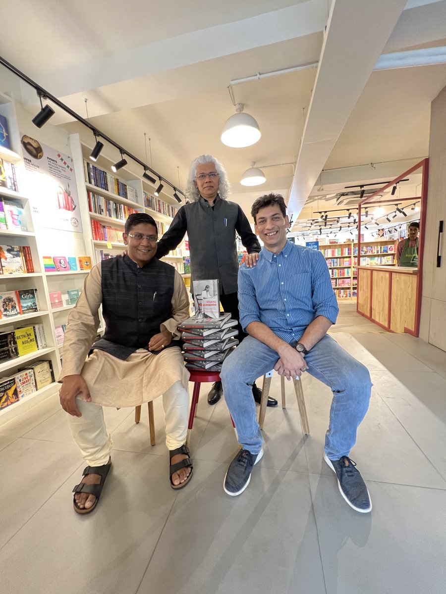 I am headed to Kunzum Vasant Vihar. Will be there approximately 4-7 pm today. Come over if free! :)

P.S. That's photos taken in the store earlier.
