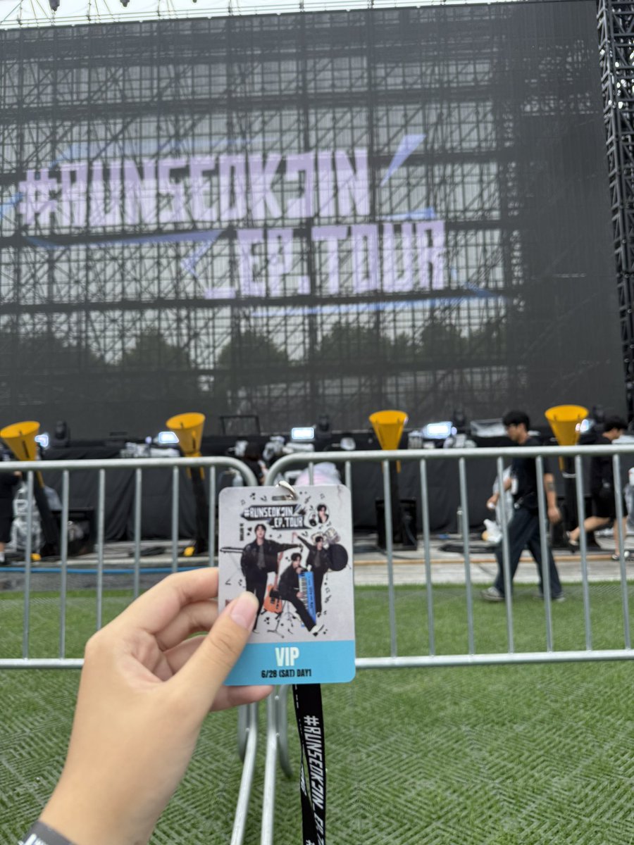 my view guys 😭😭