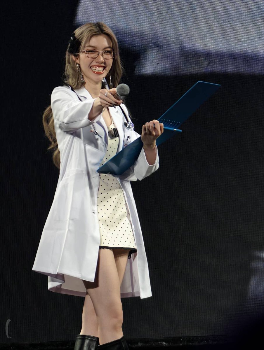 อาจารย์หมอช่วยดูแลคนไข้แบบผมที 
(มีแบบนี้ไม่ออกจากรพ แน่ๆ) 

ORMORM CQ FANMEET 
#OrmFirstMeetInChongQing