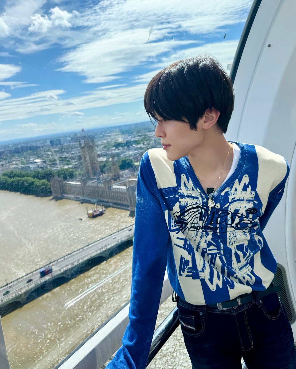 저 옷 손민수해서 커플티로 입고 다니고시픔