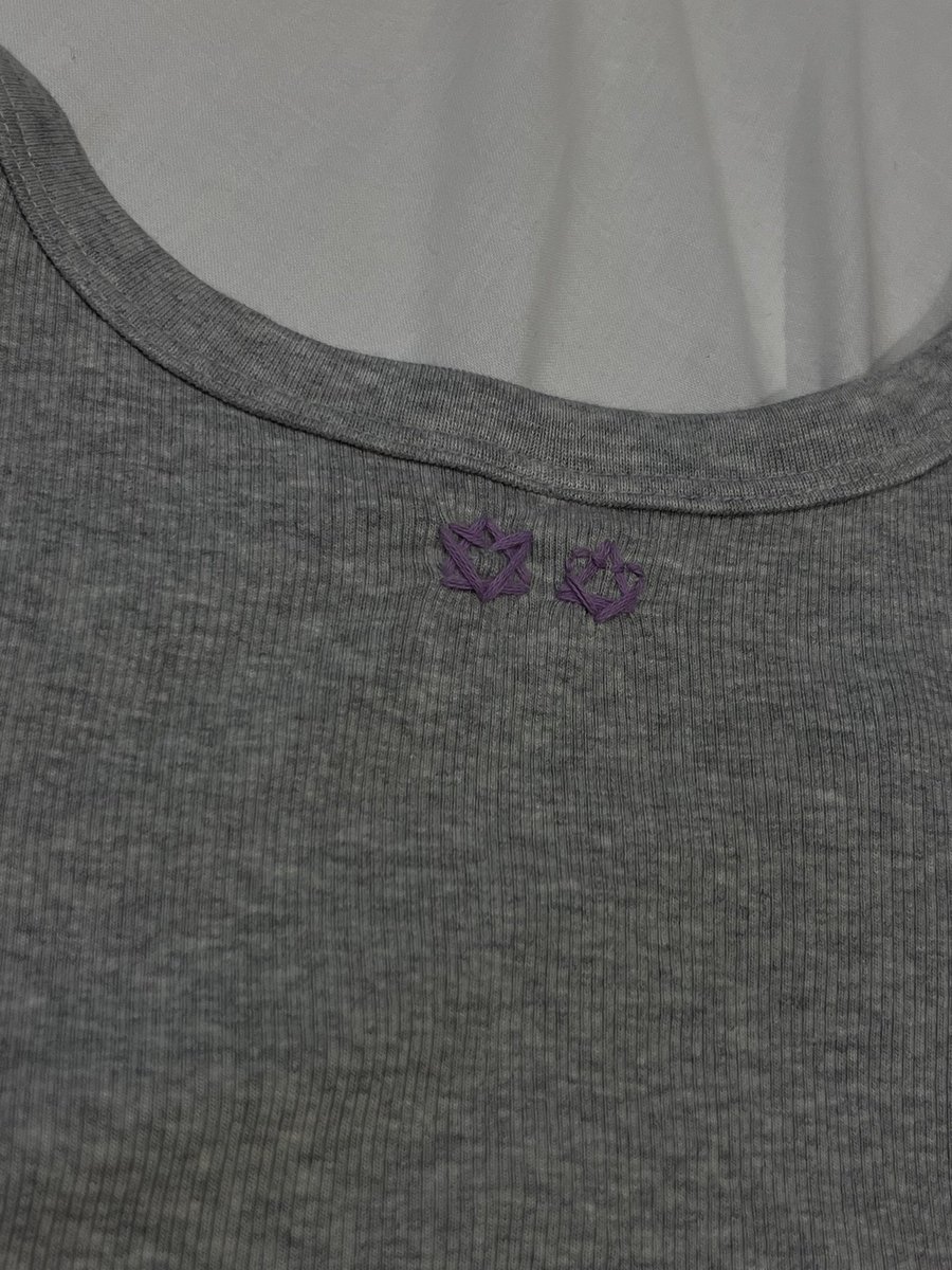 __moon___04's tweet photo. 頑張って編んだ紫のナップサックとソウルコンでは間に合わなかった服も無事完成🌟
後ろにロゴも縫ったの✡️ https://t.co/AYmZOrnZqd