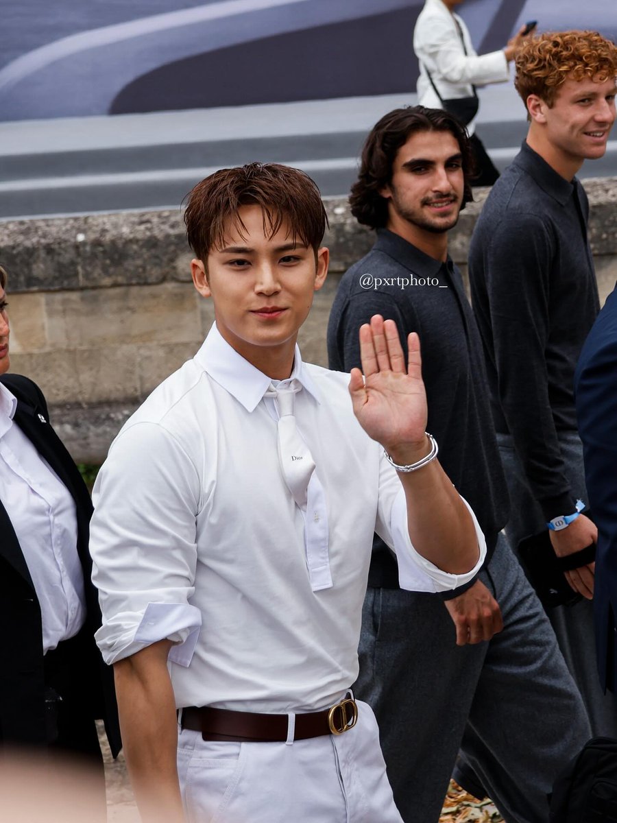 🐶 (@gyumedia) on Twitter photo DIOR SUMMER 2026 AT PARIS FASHION WEEK #민규 (via pxrtphoto_)
🔗 instagram.com/p/DLa0p_AK17W/
MINGYU REIGNS DIOR HOMME PFW
#MINGYUxDiorSummer26 #DiorSummer26
@dior <a href="/pledis_17/">세븐틴(SEVENTEEN)</a> DIOR SUMMER 2026 AT PARIS FASHION WEEK #민규 (via pxrtphoto_)
🔗 instagram.com/p/DLa0p_AK17W/
MINGYU REIGNS DIOR HOMME PFW
#MINGYUxDiorSummer26 #DiorSummer26
@dior <a href="/pledis_17/">세븐틴(SEVENTEEN)</a>