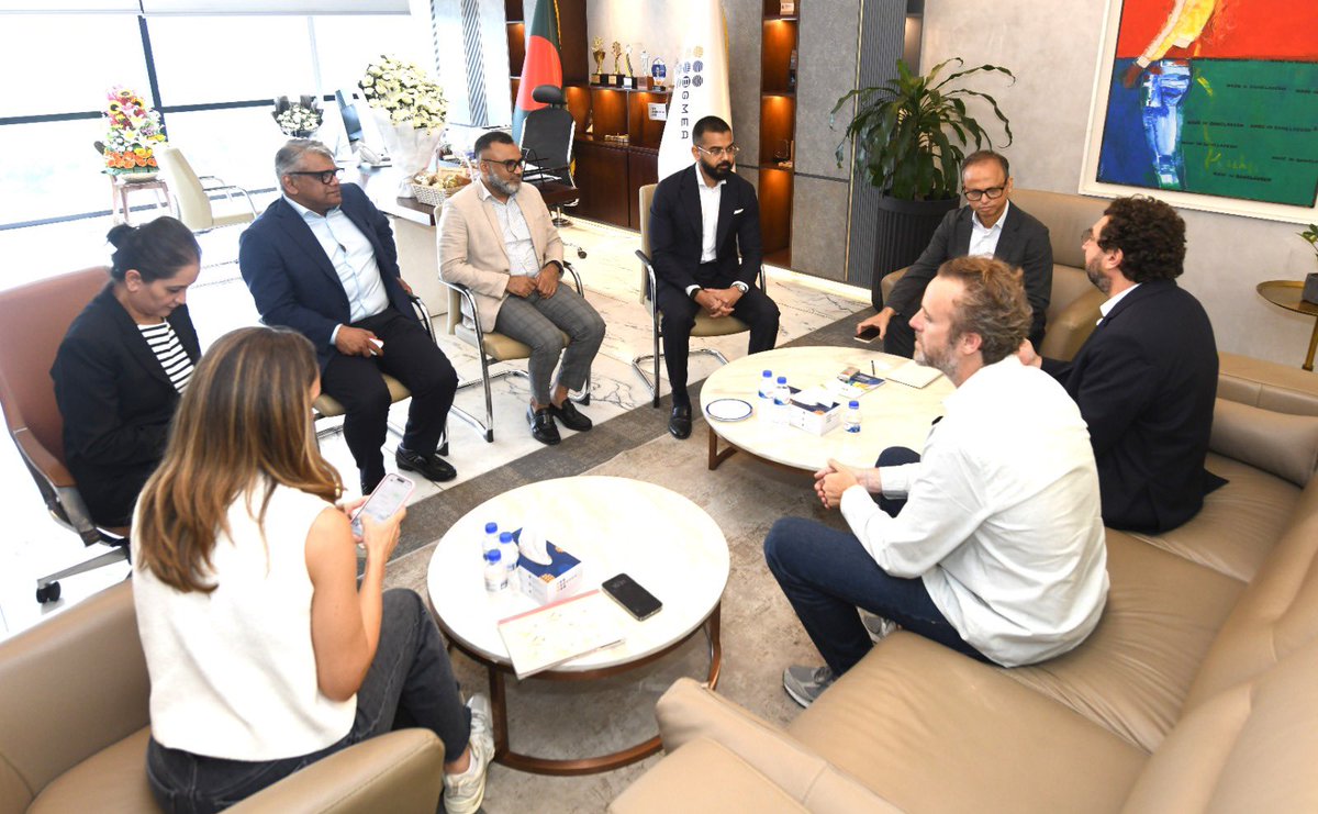 Sebastien Bismuth, President of 🇫🇷 fashion brand Celio, met BGMEA President Mahmud Hasan Khan to discuss 🇧🇩 RMG industry, sustainability, and business expansion. Celio pledged support for solar adoption via long-term financing. 🌱🤝

#BGMEA #Celio #Sustainability #RMG