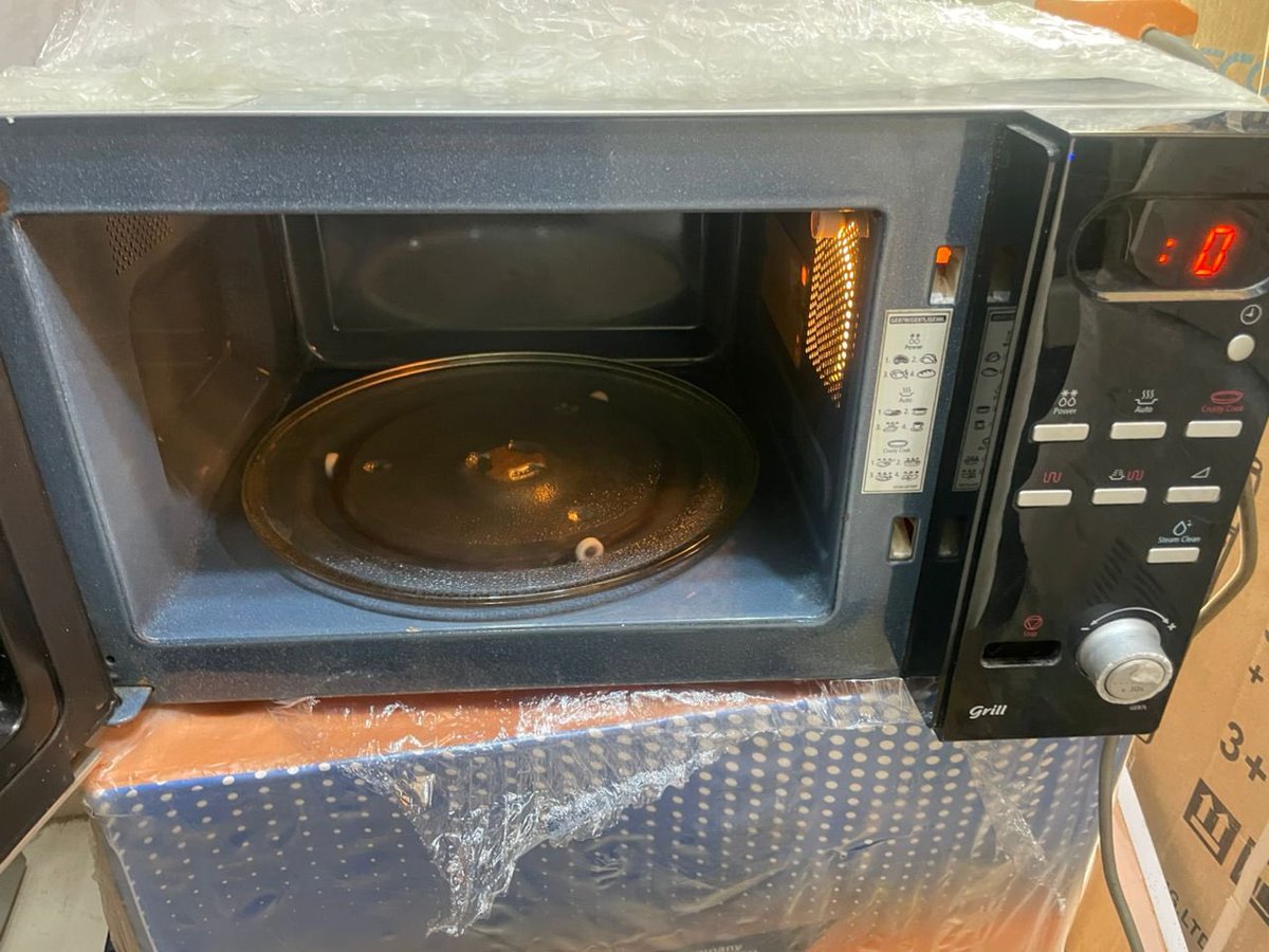 abujadeclutters's tweet image. This beautiful 3-1 microwave is available for 80k
Don’t miss the beautiful opportunity.