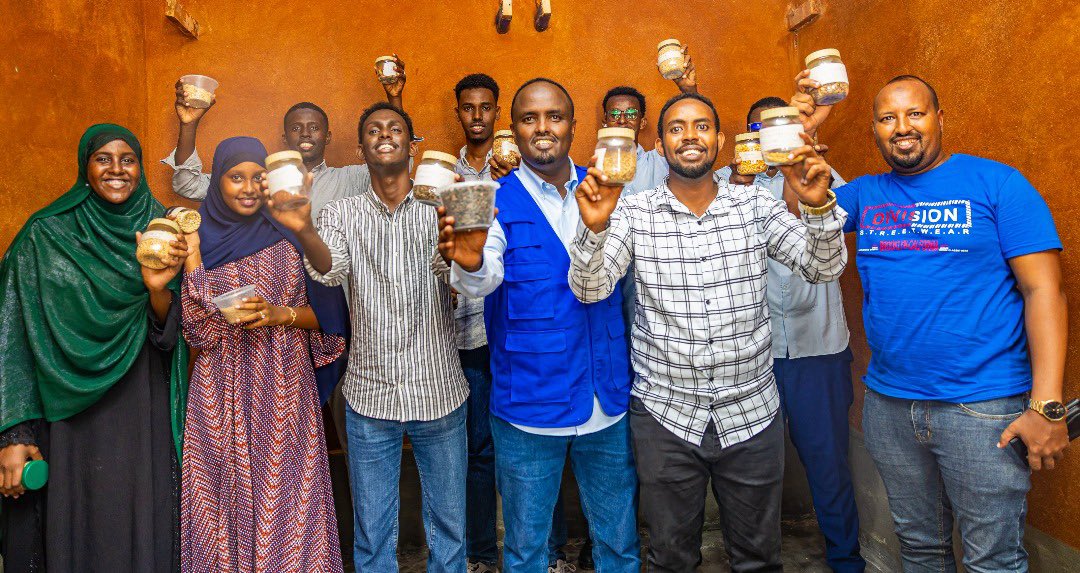 Cumogadishu's tweet image. 🚨 GAME CHANGER! Somalia’s FIRST Seed Bank Launches at City University of Mogadishu!
A game-changer for:Food security, Biodiversity preservation,Agricultural innovation
Special thanks to our partners @IOM_Somalia and the brilliant students who made this possible!
#SomaliaRising