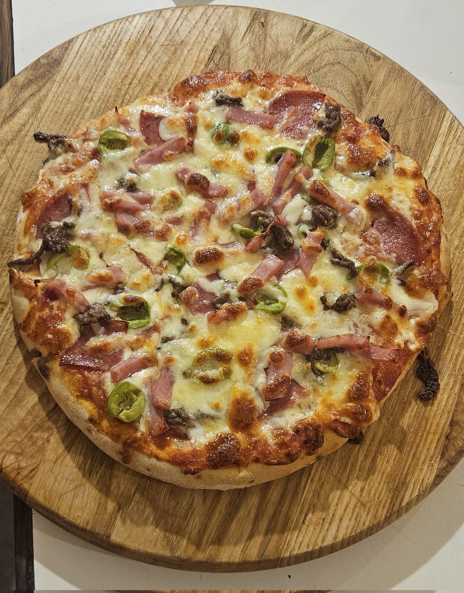 AntBA013's tweet image. Movie &amp;amp; Home-made Pizza Night...