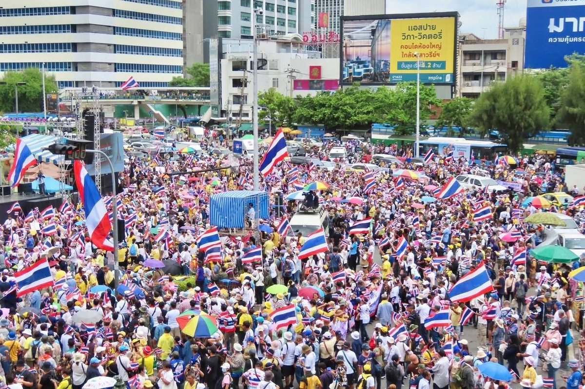 เวลาพวกสามกีบนรกแดงส้มทำ
บอกเป็นการแสดงออกอย่างประชาธิปไตย  

ก็แสดงว่า ประชาธิปไตยของสามกีบแดงส้ม ไม่ให้คนอื่นใช้

สรุป พวกมึงคือ เผด็จการ

#ม็อบ28มิถุนา #อนุสาวรีย์ชัยสมรภูมิ