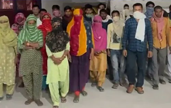 दिल्ली के अशोक विहार से 18 अवैध बांग्लादेशी नागरिक गिरफ्तार, 5 ट्रांसजेंडर भी शामिल 

#IllegalBangladeshiCitizen <a href="/DelhiPolice/">Delhi Police</a>
