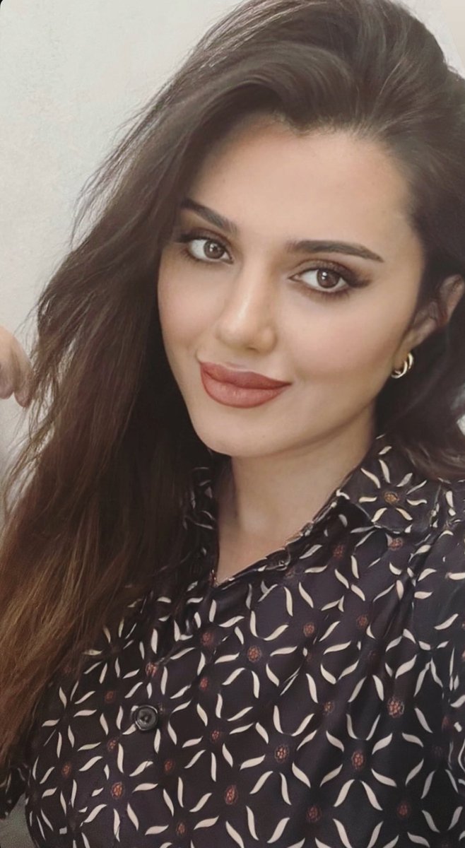 Kızzzzz, Özgür Özel’in “ Pes “  yazılı pankartın önünde durur gibi çek …😂😎