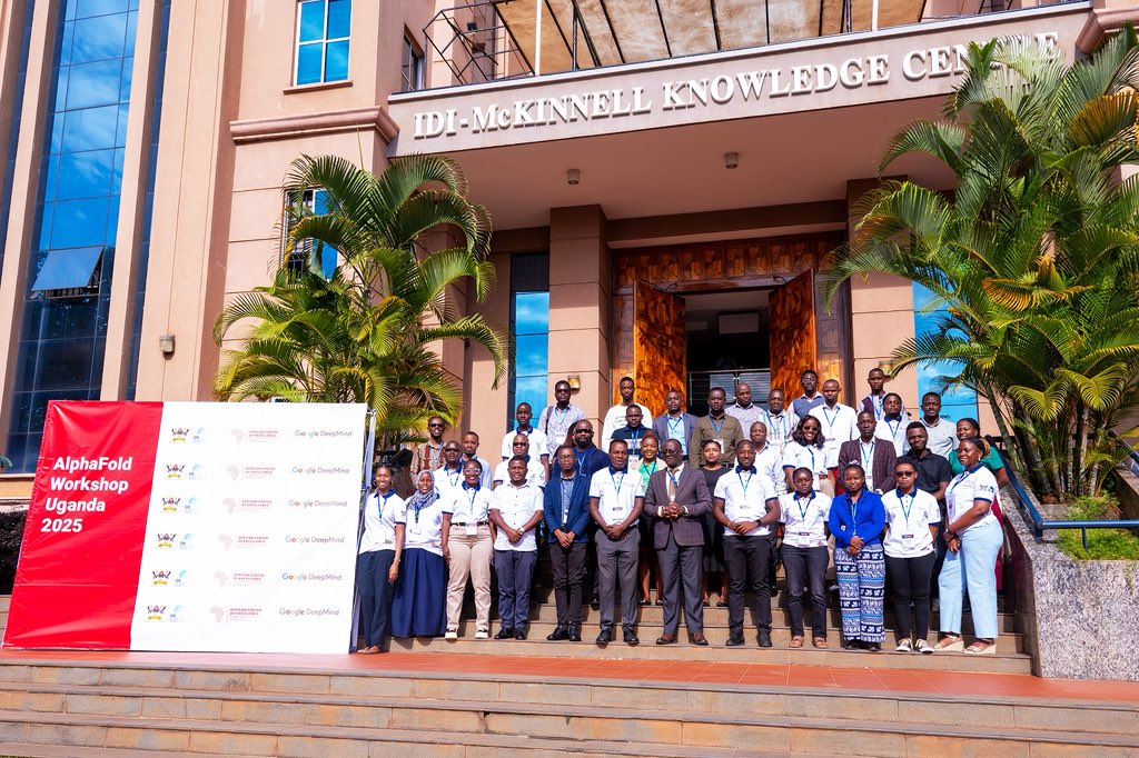 ms_nabukeera's tweet photo. At the #AlphaFoldWorkshopUG2025 hosted by @AceUganda @IDIMakerere, I presented how I am integrating AlphaFold to validate and predict 3D structures of TCR-pMHC complexes for breast cancer vaccine and immunotherapy design🧬.
Many thanks to @GoogleDeepMind 
@AceUganda https://t.co/JO3dOqCV8D