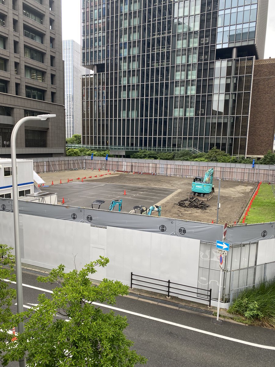osaka_deve's tweet image. 大阪・中之島にある関電ビル横のコインパーキングが閉鎖されていました！

敷地面積は2,400㎡程ありそうですが，果たして何が建設されるようでしょうか…？

フォロワーの方から情報提供していただきました，ありがとうございます🙏