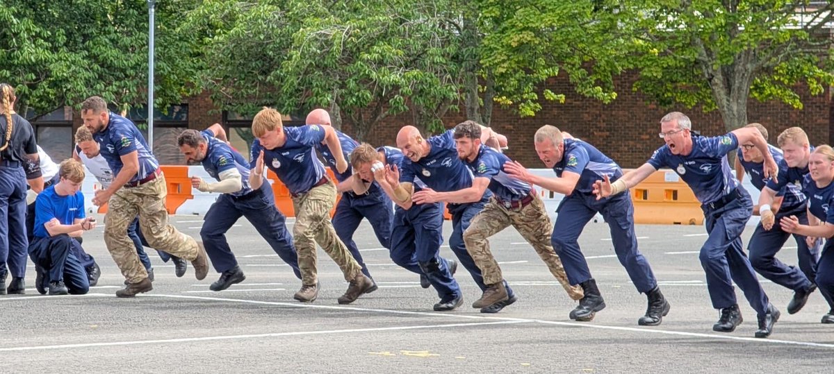 MRFGCrew's tweet image. Day 2! Let’s go!!
HMS Collingwood Open Day!
@rnfieldgun @field.gun.sport #18as1 #bringtheheat @HMS_Collingwood @RNRMC @RNReserve