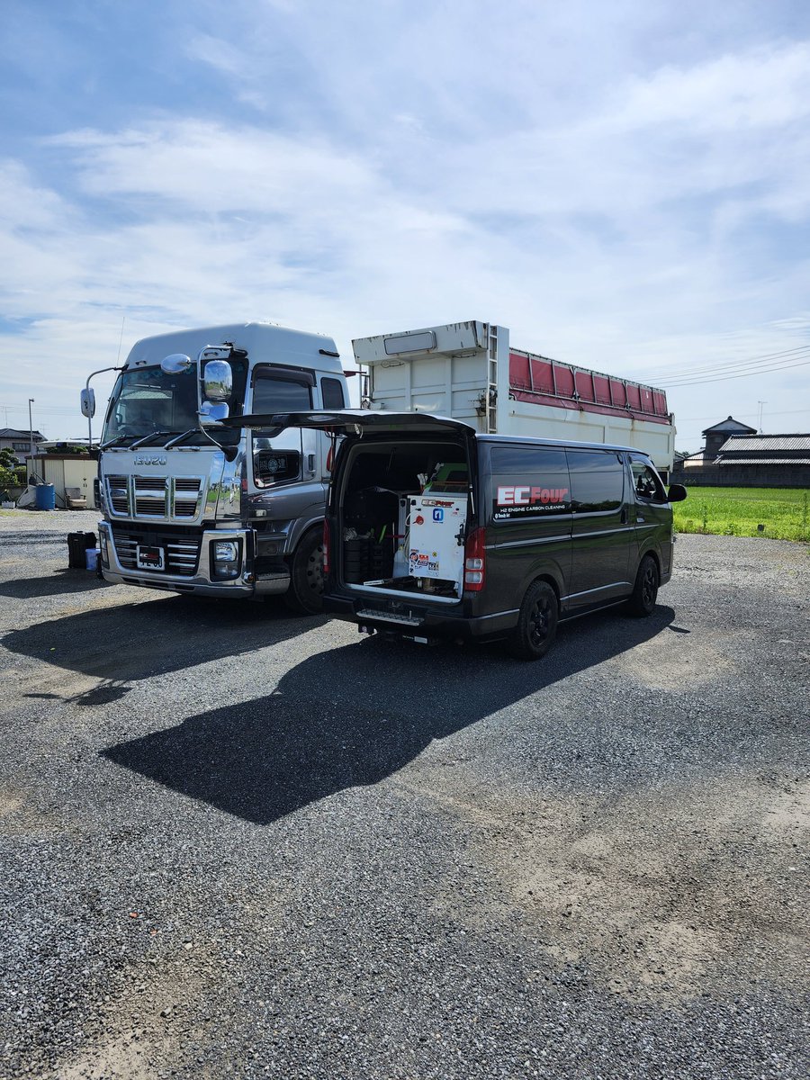 ecfour_h2's tweet image. 本日もドリップテクノワークスさんと一緒に施工中❗

当然暑い💦

いすゞギガトレーラーのカーボンクリーニングとDPFクリーニングの施工です。

本日も大量の水蒸気を排出中💨

この度はご利用ありがとうございました🙇
#熊坂建材
#DPFクリーニング
#ecfour
#ドリップテクノワークス