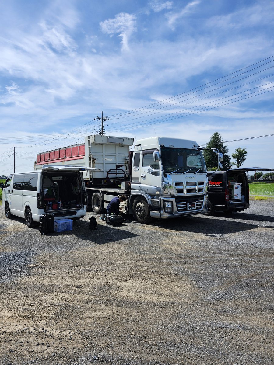 ecfour_h2's tweet image. 本日もドリップテクノワークスさんと一緒に施工中❗

当然暑い💦

いすゞギガトレーラーのカーボンクリーニングとDPFクリーニングの施工です。

本日も大量の水蒸気を排出中💨

この度はご利用ありがとうございました🙇
#熊坂建材
#DPFクリーニング
#ecfour
#ドリップテクノワークス