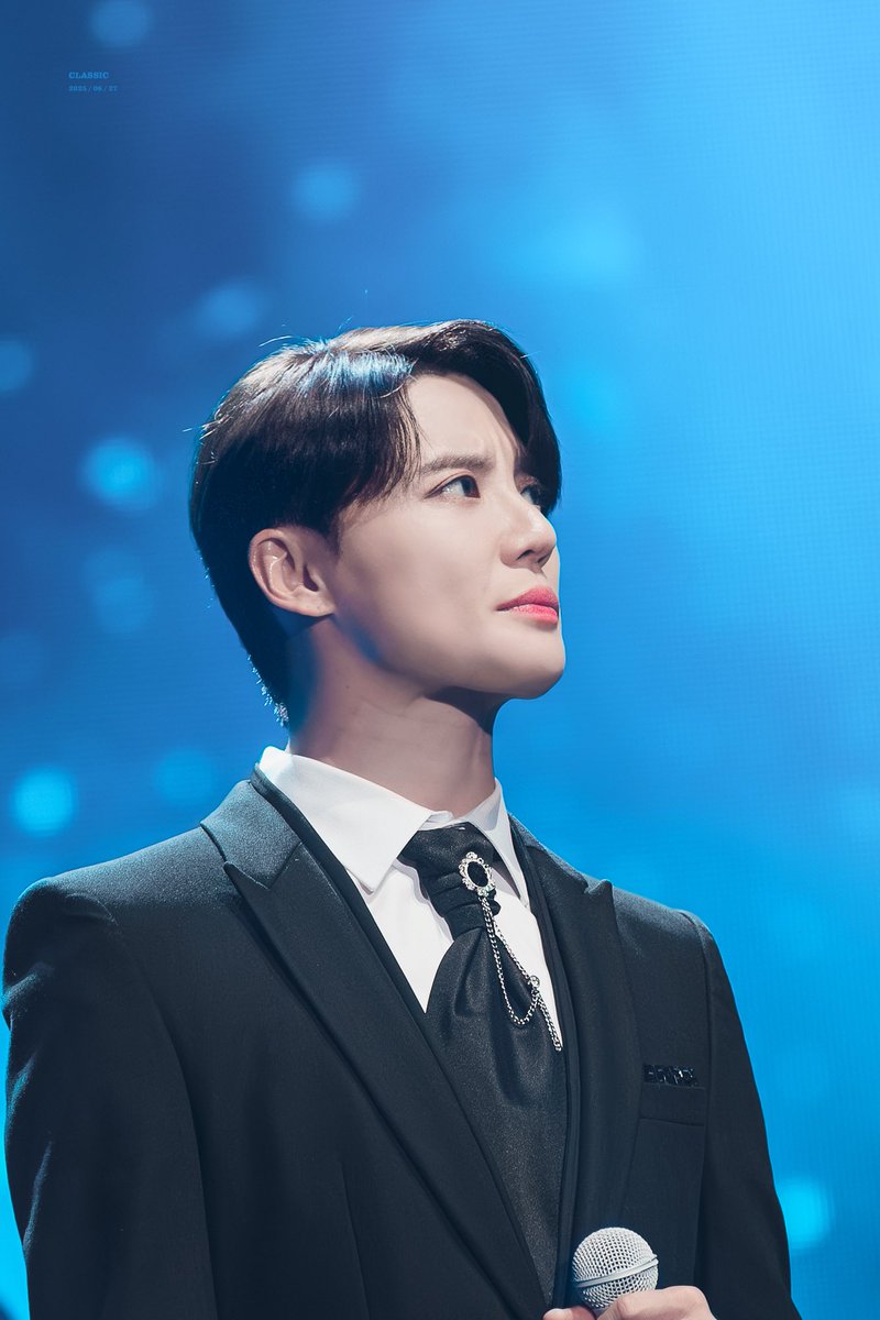 한겨울의 비바람이 거칠게 휘몰아쳐도
위대한 거인들과 맞서리라
자유로운 불꽃처럼 독수리 날갯짓처럼
위대한 거인들과 맞서리라
진실한 강한 영웅 최후의 승자 나니까

…🦋🩵
#XIA #김준수